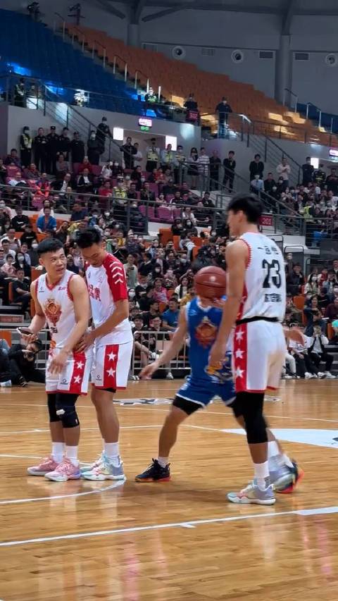 似乎都对尤